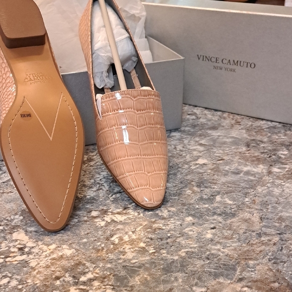 Vince Camuto Shoes - NWT Vince Camuto Women's Beige Croc-Patterned Flats And Box Included.
